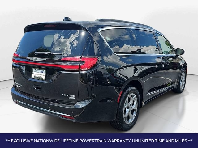 Used 2023 Chrysler Pacifica Limited w/ Uconnect Theater Family Group AWD/4WD image 4