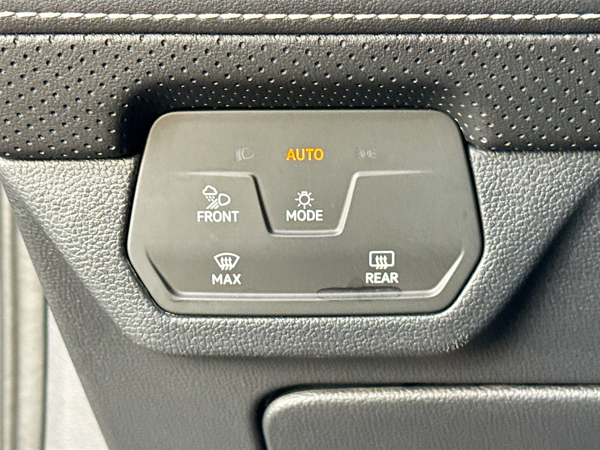 Used 2024 Volkswagen Atlas SEL Premium R-Line image 37