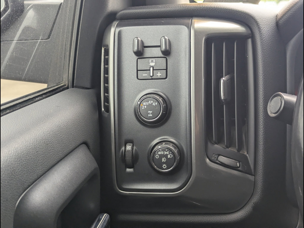 Used 2018 Chevrolet Silverado 1500 LT w/ All Star Edition AWD/4WD image 27