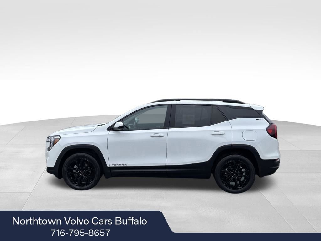 Used 2022 GMC Terrain SLT w/ Elevation Edition image 2