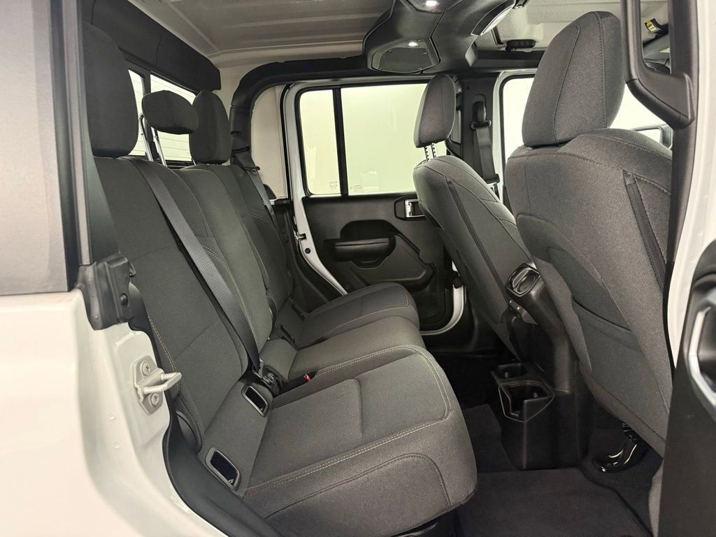 Used 2024 Jeep Gladiator Sport image 13