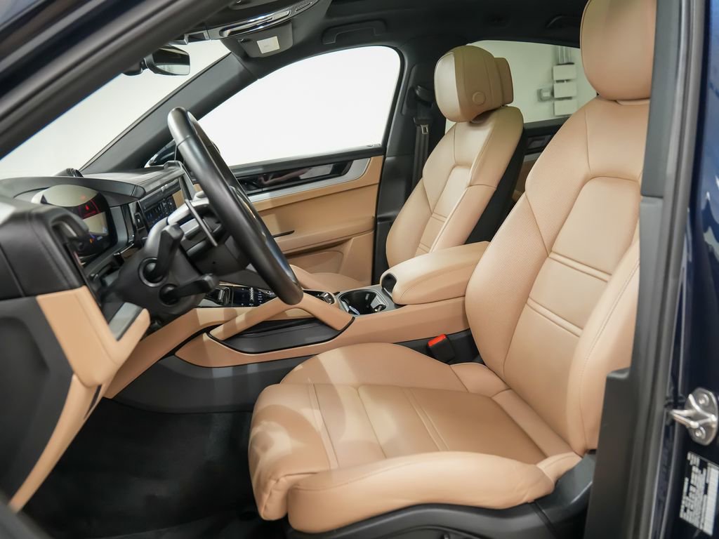 Certified 2024 Porsche Cayenne Coupe AWD/4WD image 5