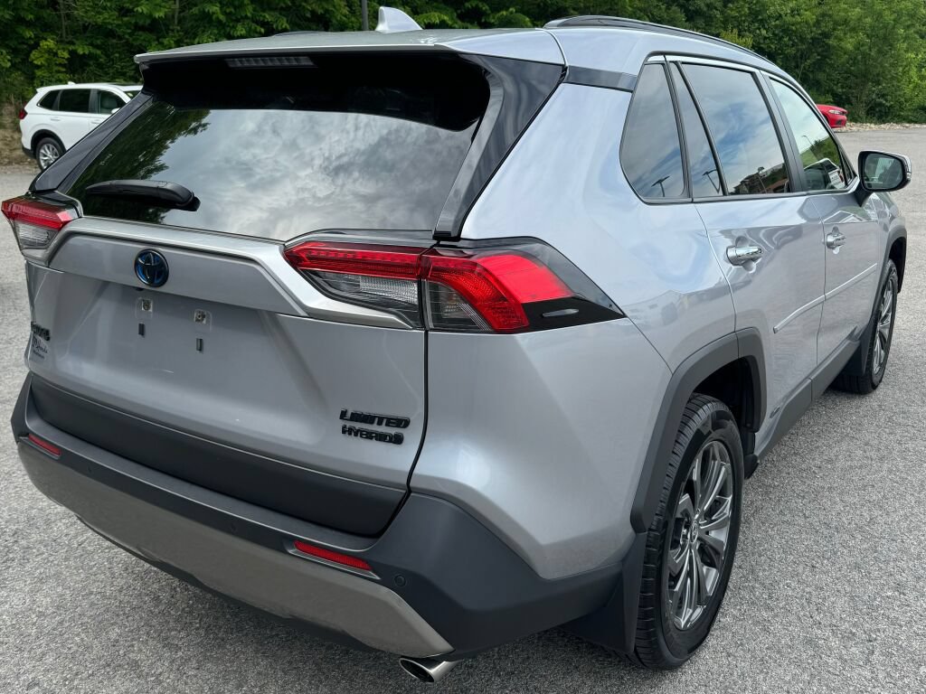 Used 2022 Toyota RAV4 Limited AWD/4WD image 7