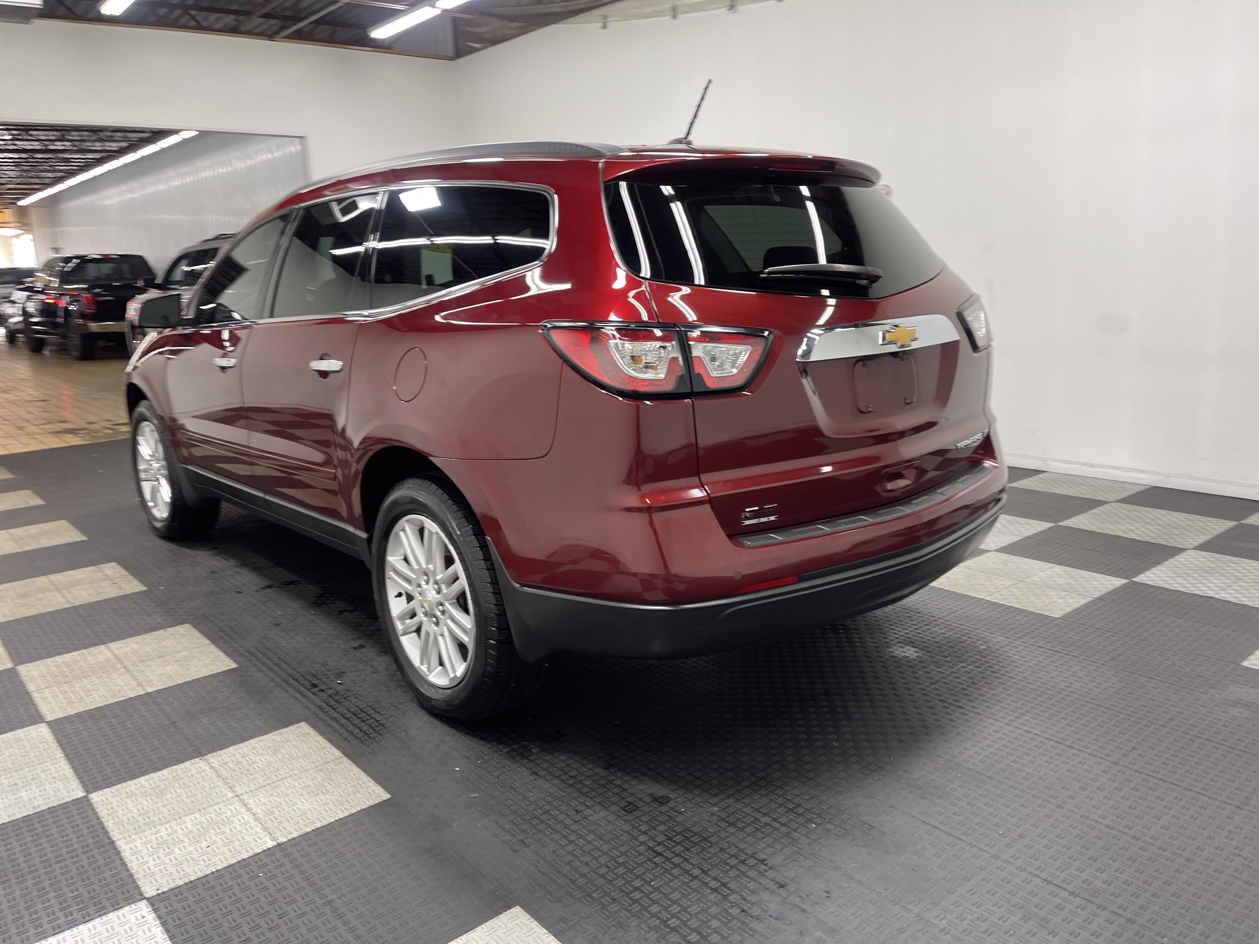 Used 2015 Chevrolet Traverse LT w/ Style and Technology Package image 2