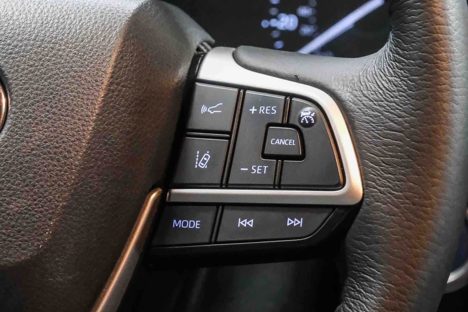 Used 2021 Toyota Sienna XLE FWD image 18