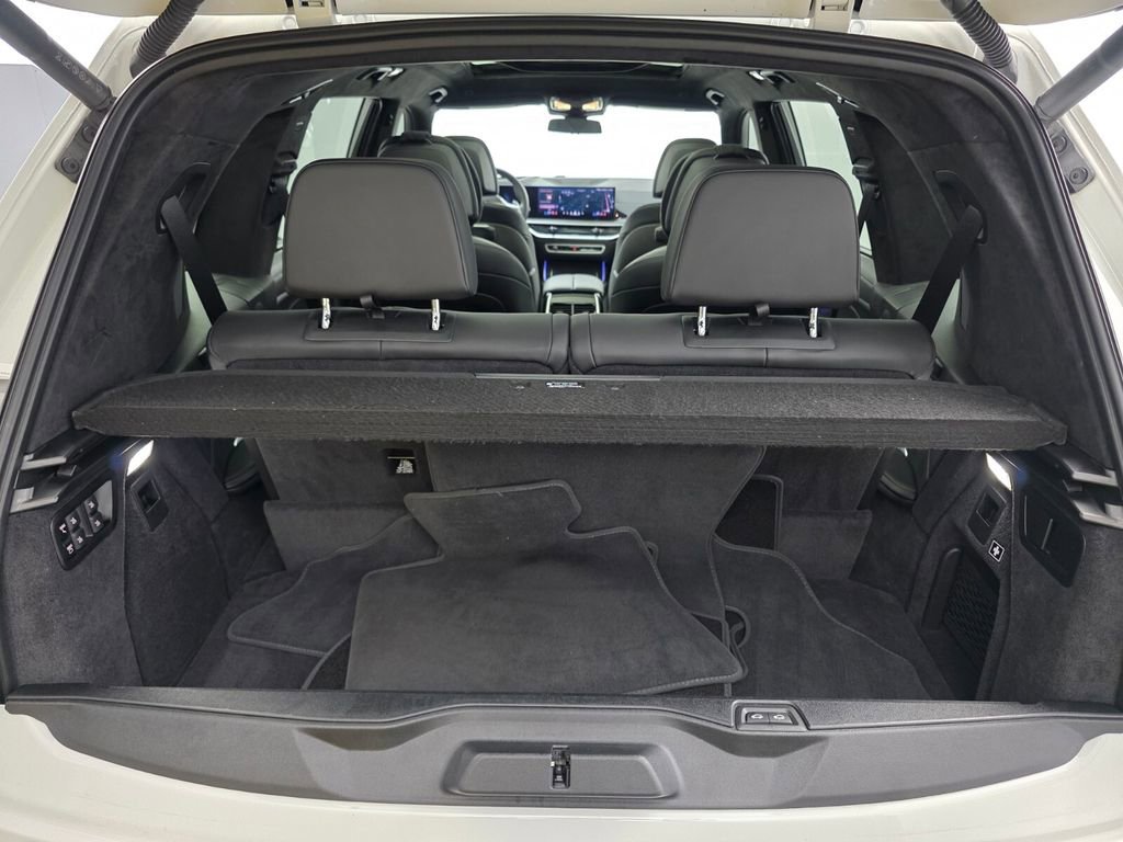 Used 2024 BMW X7 xDrive40i w/ M Sport Package image 16