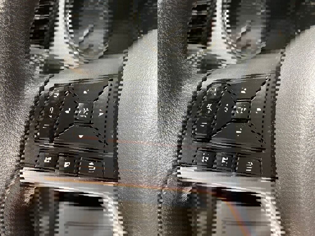 Used 2020 Nissan Rogue Sport S image 11