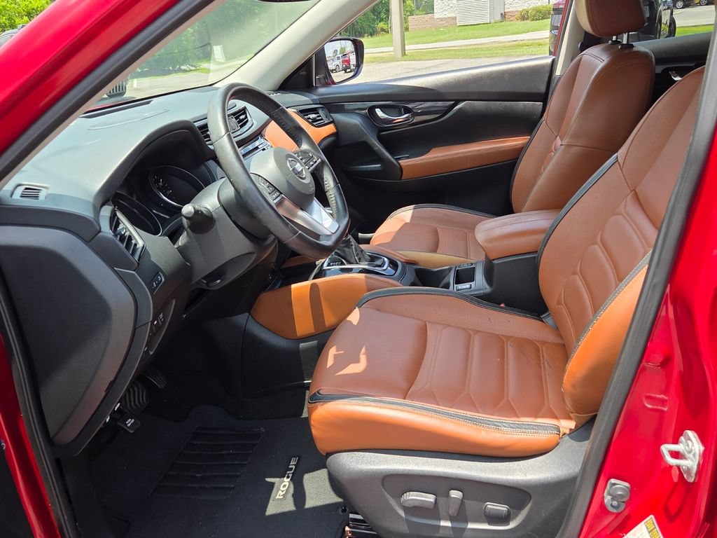 Used 2017 Nissan Rogue SL w/ SL Premium Package FWD image 3