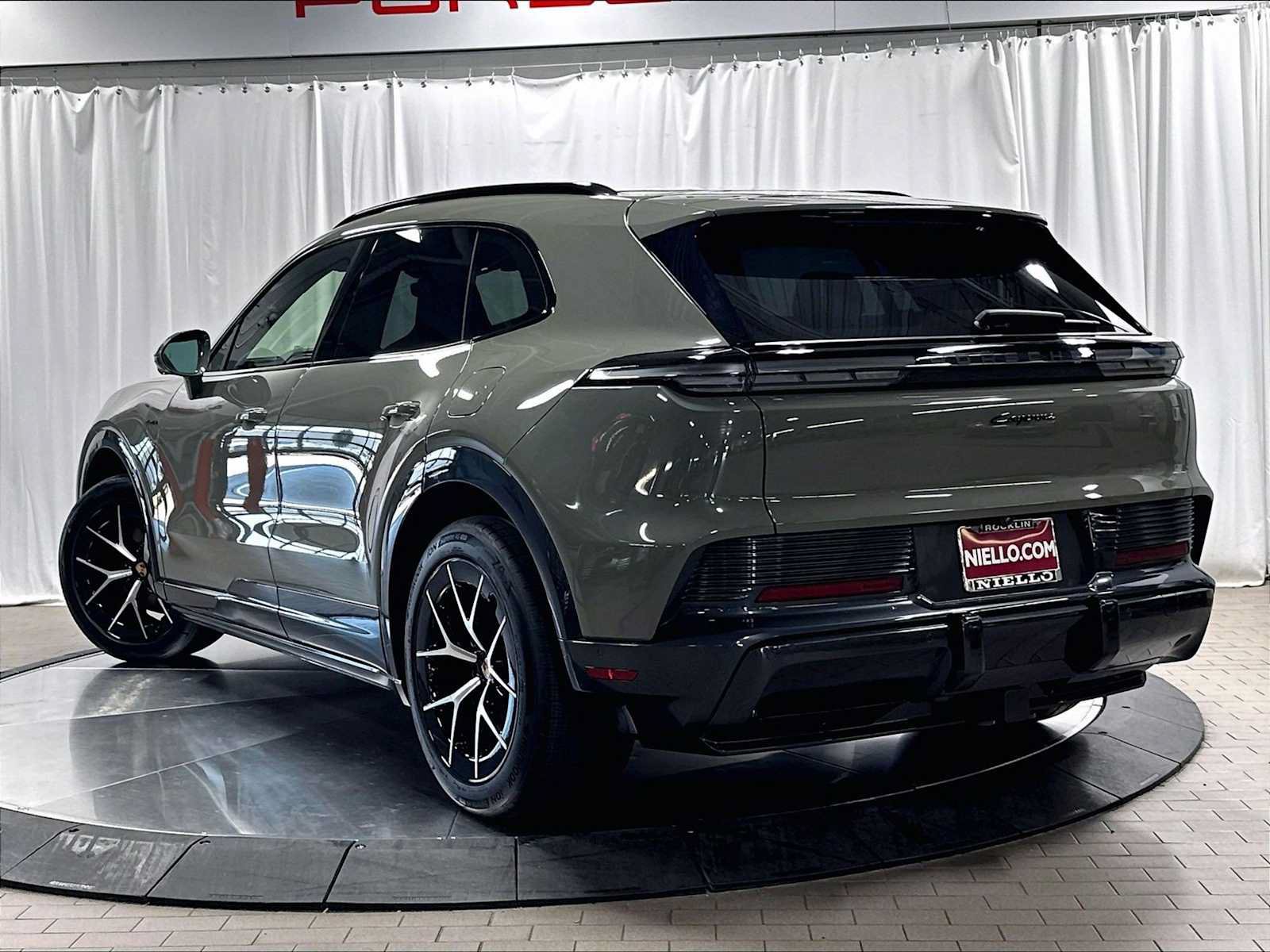 New 2026 Porsche Cayenne Electric AWD/4WD image 3