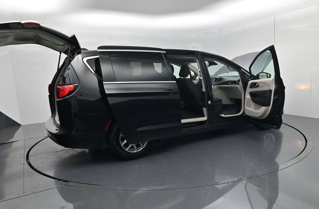 Used 2023 Chrysler Voyager LX FWD image 50