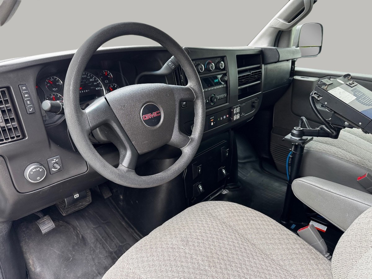 Used 2021 GMC Savana 2500 RWD image 18
