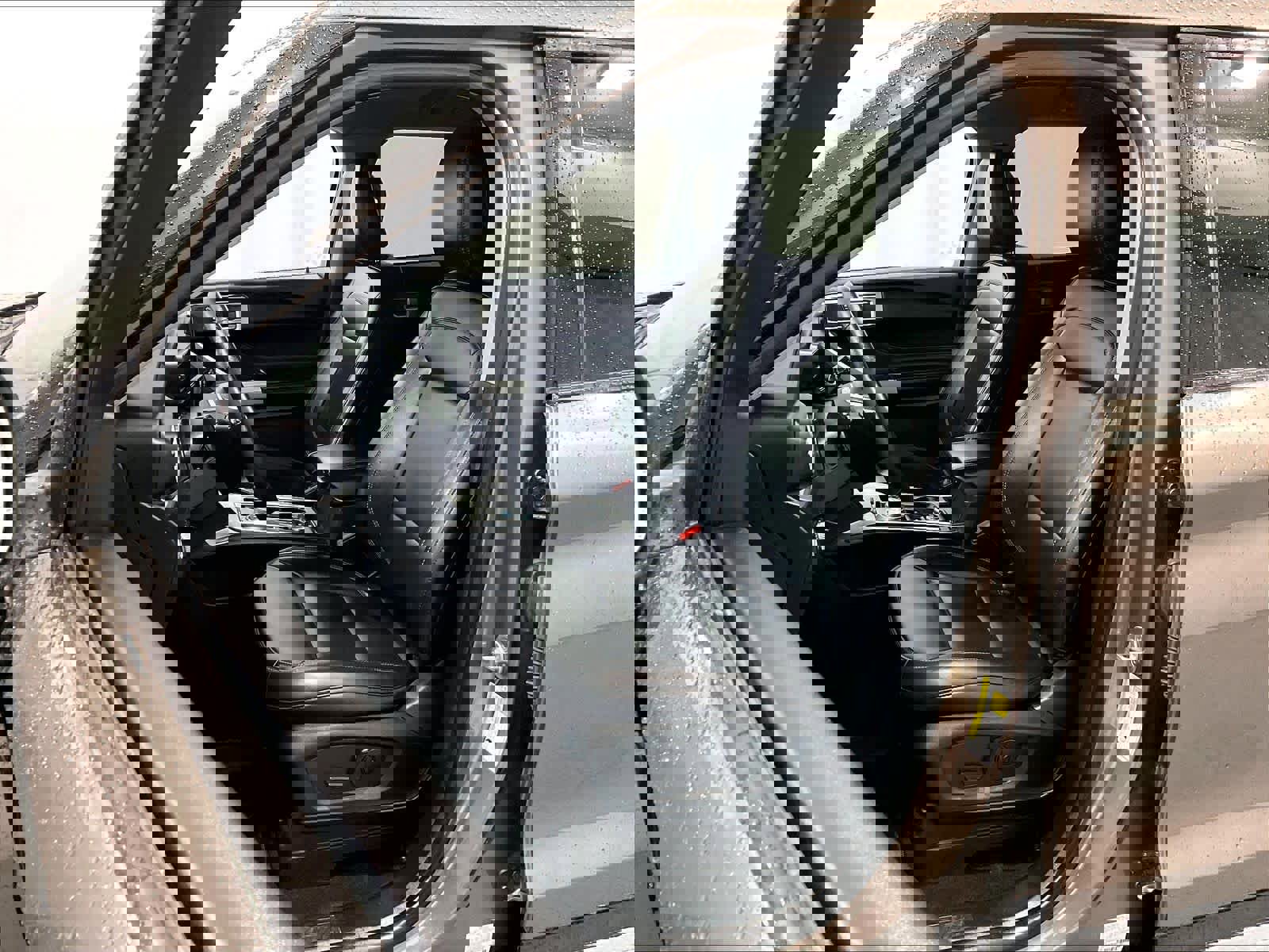 Used 2021 Ford Explorer XLT w/ Equipment Group 202A AWD/4WD image 10