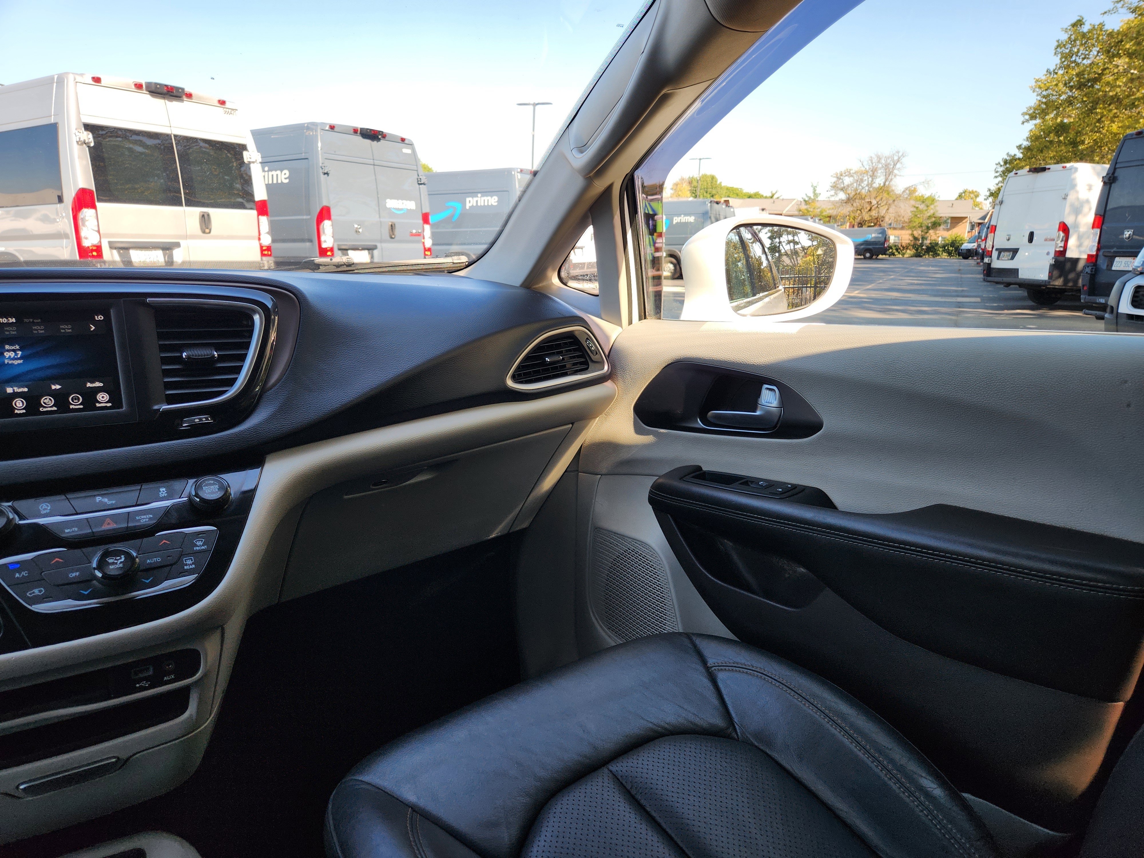 Used 2018 Chrysler Pacifica Touring-L image 26