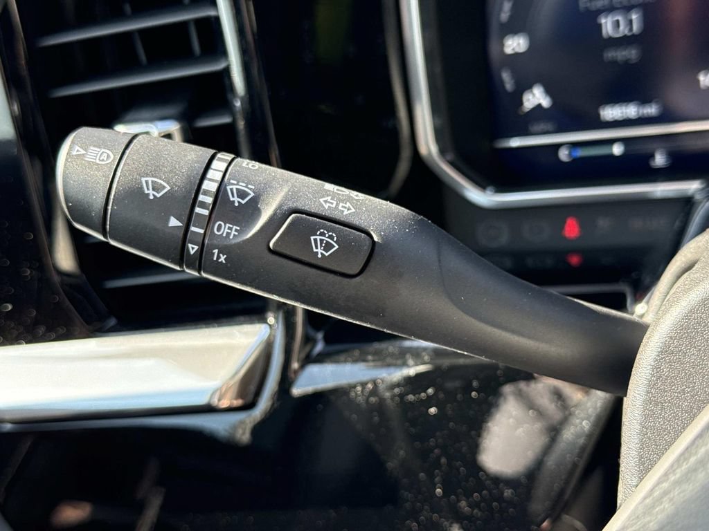 Used 2023 Chevrolet Silverado 1500 LT AWD/4WD image 9