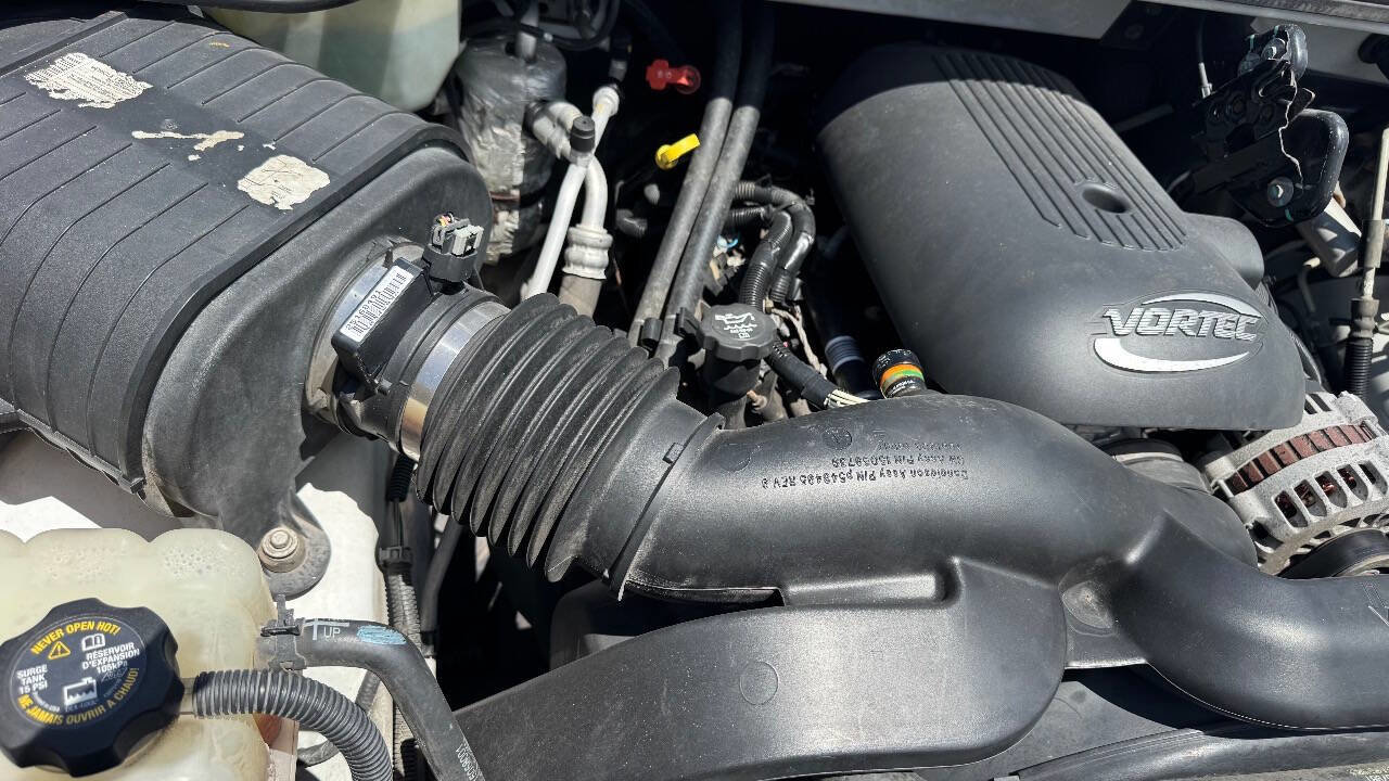 Used 2004 HUMMER H2 w/ Preferred Equipment Group image 24