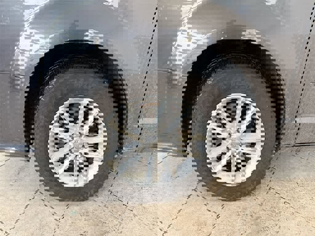 Used 2015 Dodge Grand Caravan SXT w/ UConnect Hands-Free Group image 14