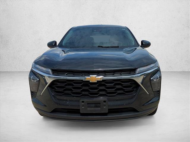 Used 2025 Chevrolet Trax LS w/ LS Convenience Package FWD image 2