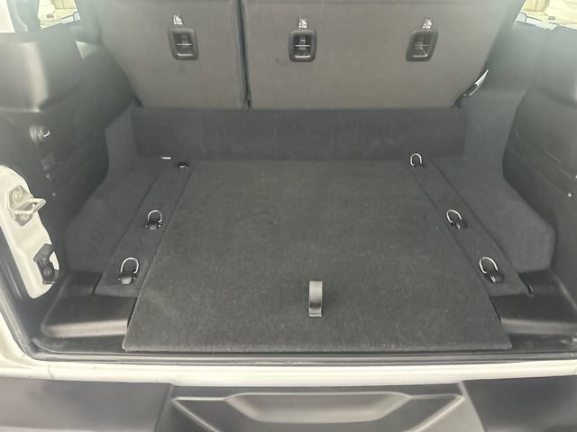 Used 2024 Jeep Wrangler Unlimited Sahara AWD/4WD image 22