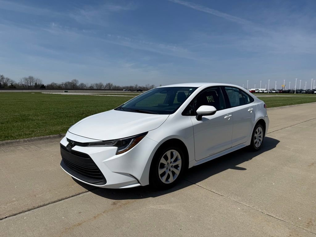 Used 2025 Toyota Corolla LE image 9