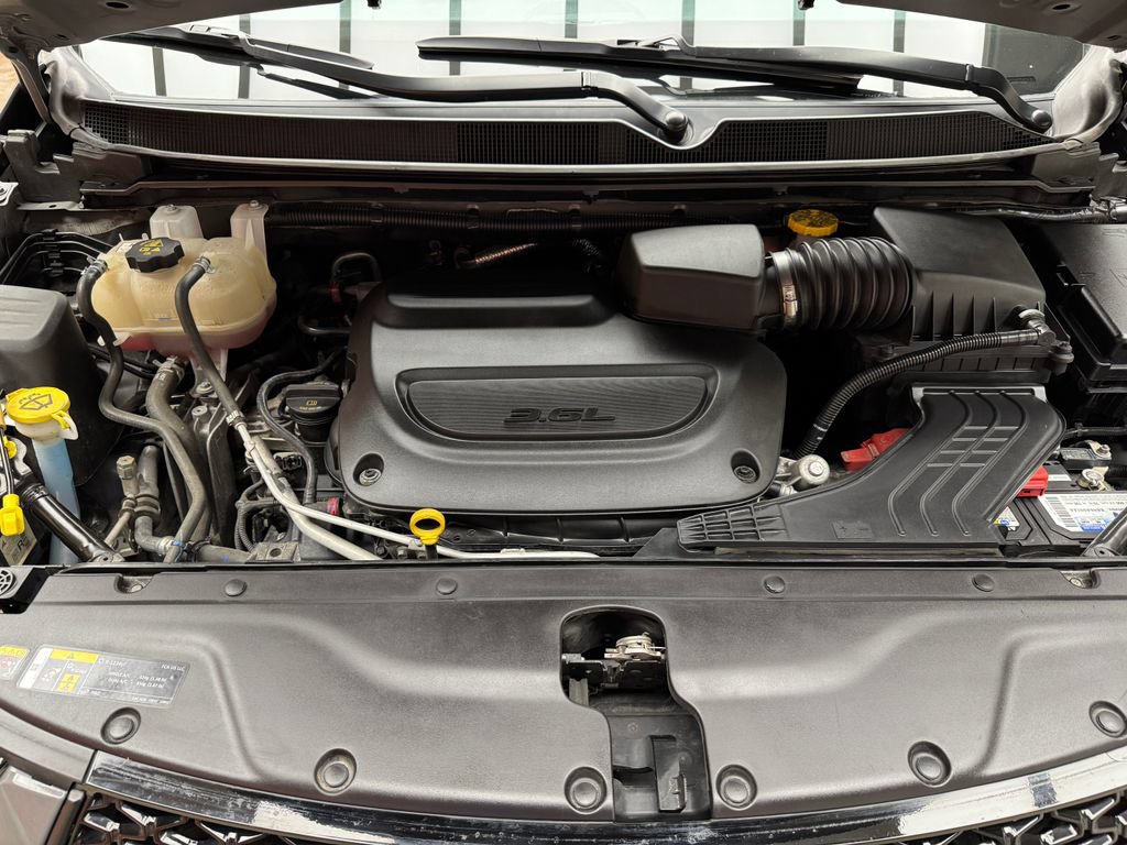 Used 2025 Chrysler Pacifica Limited FWD image 32