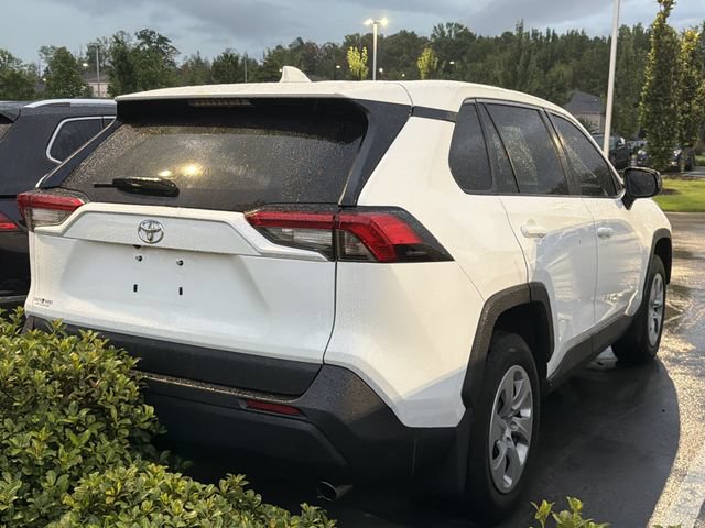 Used 2022 Toyota RAV4 LE FWD image 4