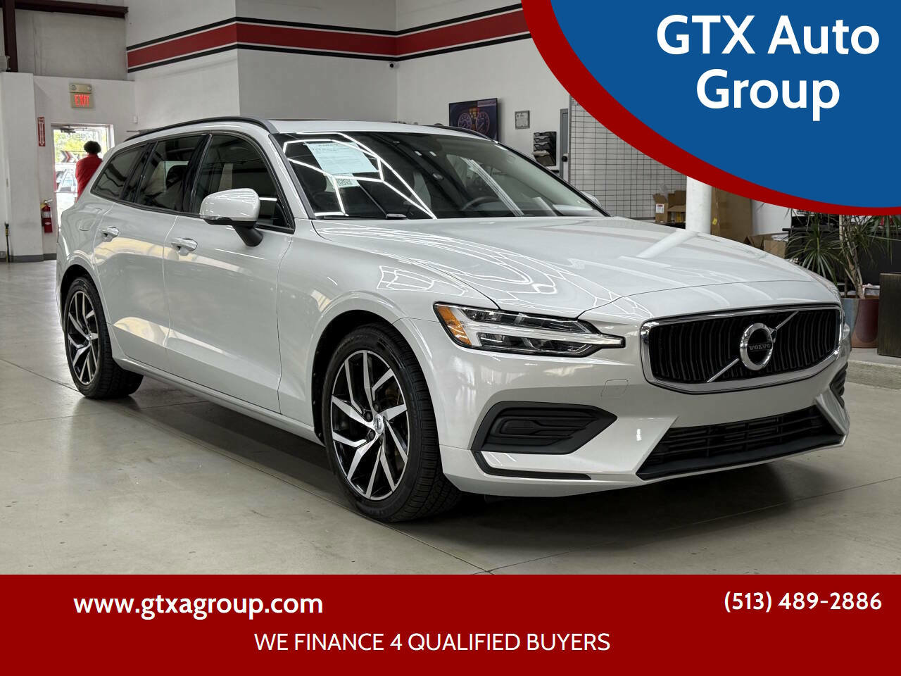 Used 2020 Volvo V60 T5 Momentum image 1