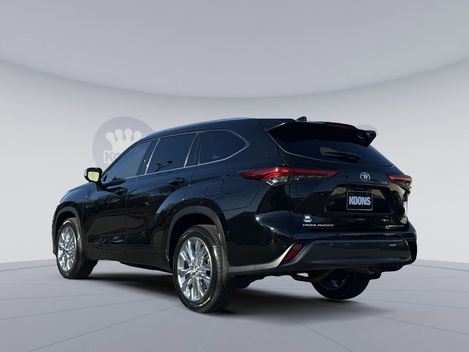 Used 2023 Toyota Highlander Limited image 4