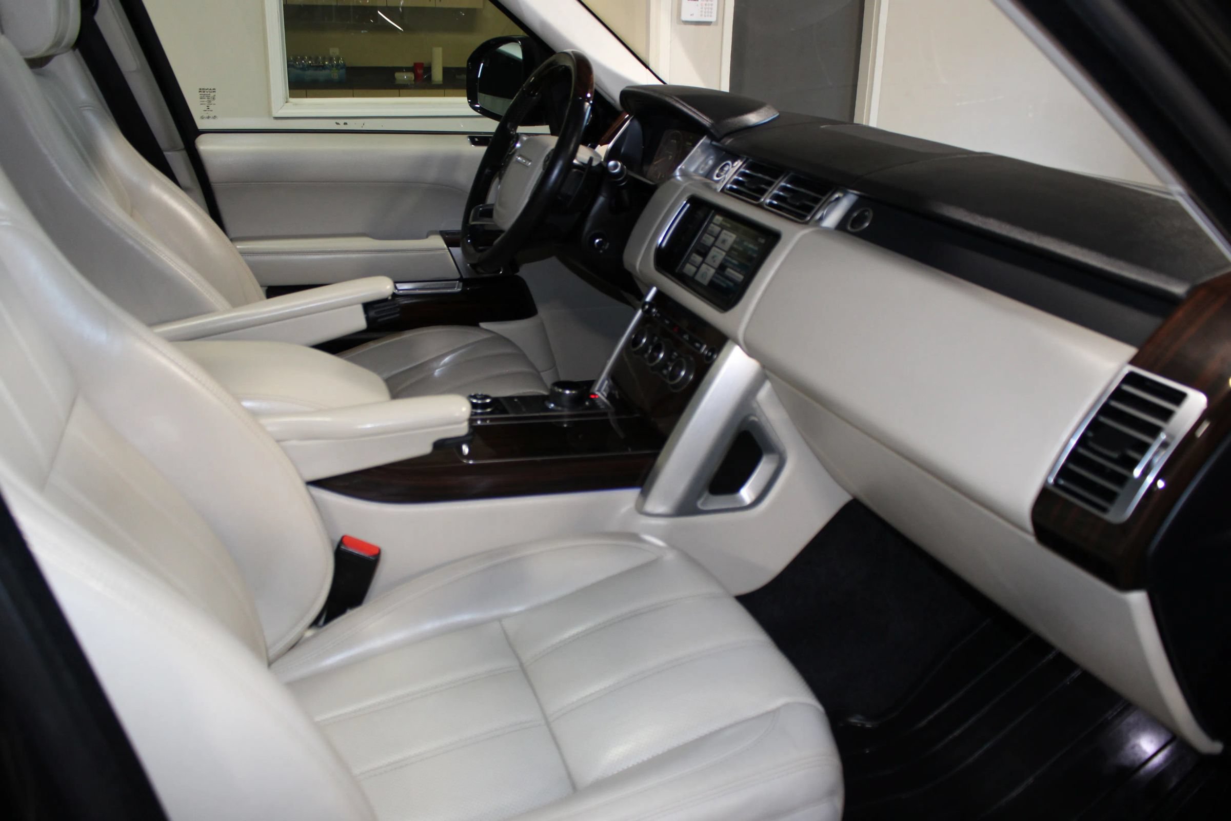 Used 2014 Land Rover Range Rover Supercharged AWD/4WD image 38