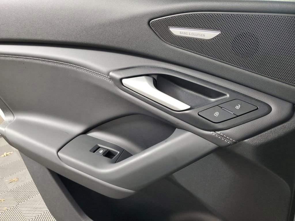 Used 2025 Audi Q6 e-tron Premium Plus w/ Premium Plus image 17