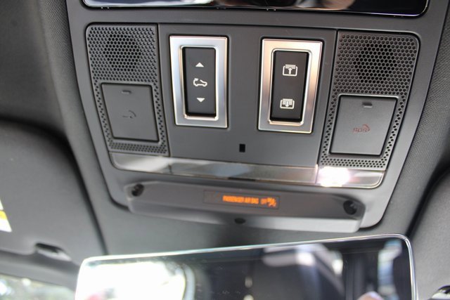 Used 2024 Land Rover Defender 110 S image 15
