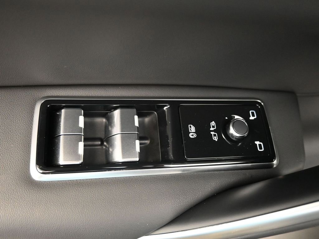 Certified 2025 Jaguar F-PACE R-Dynamic S image 21