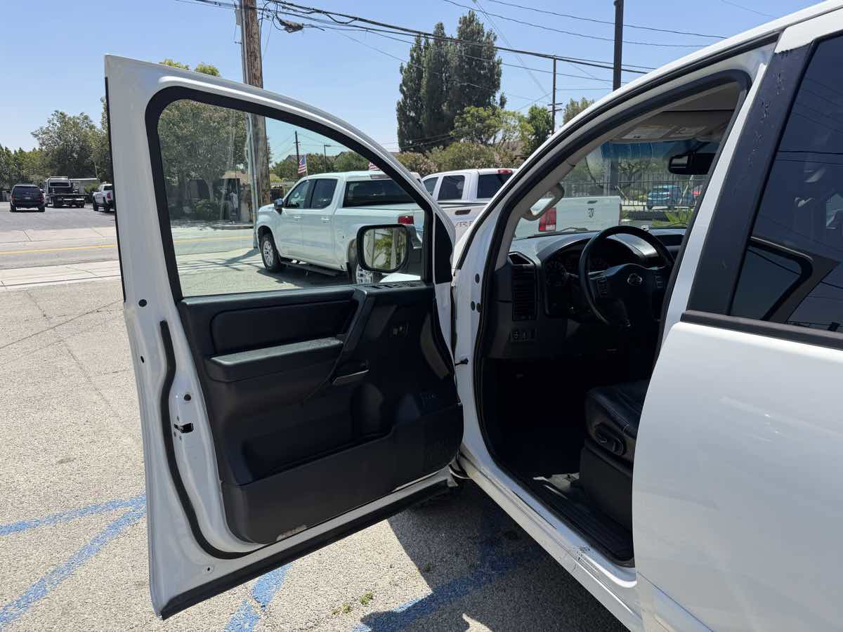 Used 2012 Nissan Titan SL RWD image 8