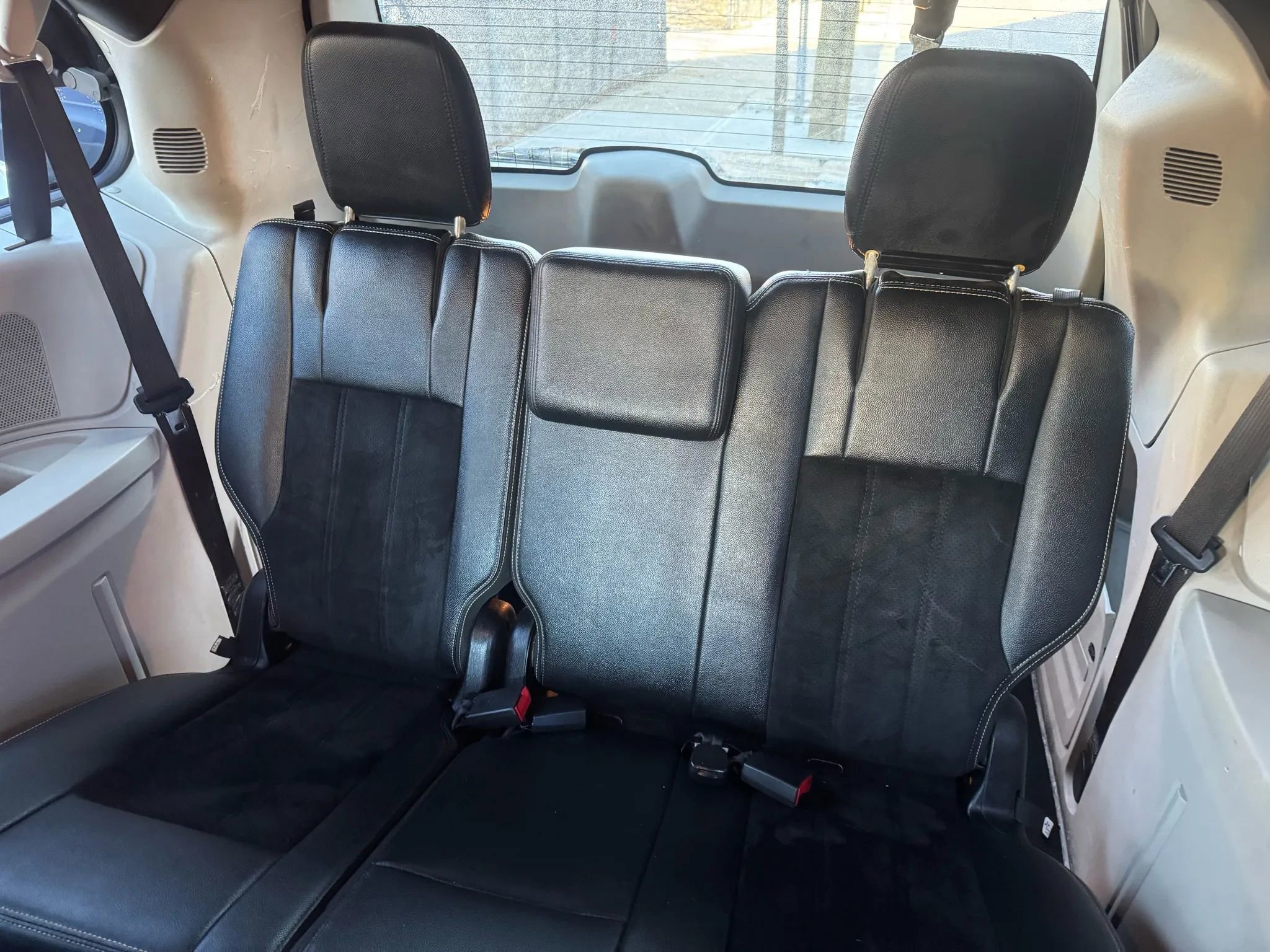 Used 2017 Dodge Grand Caravan SXT image 25