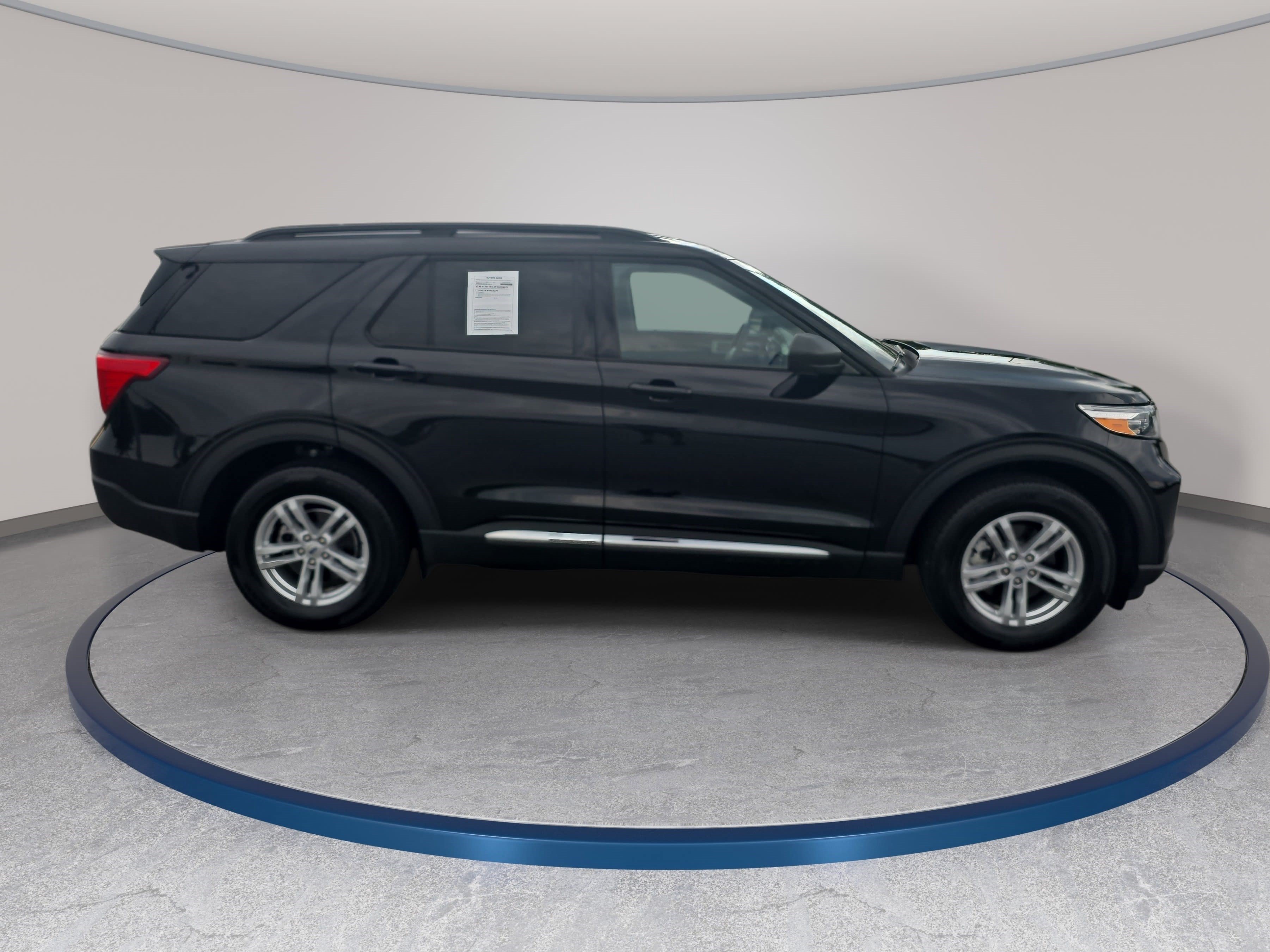 Used 2023 Ford Explorer XLT w/ Equipment Group 202A AWD/4WD image 4