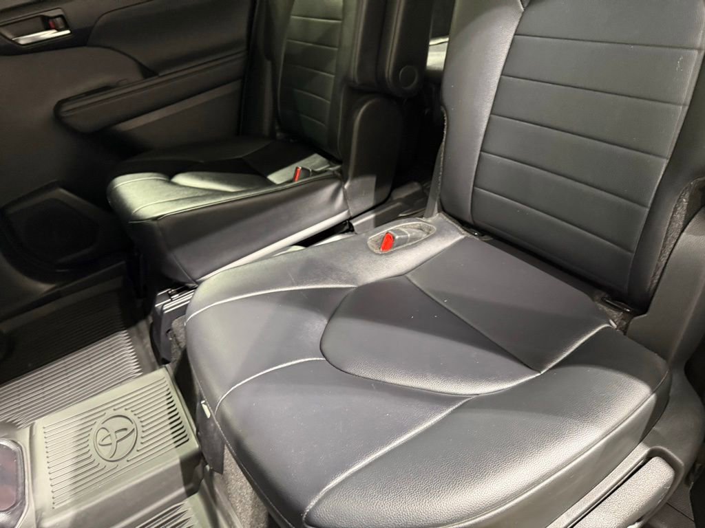 Certified 2024 Toyota Highlander XLE image 21