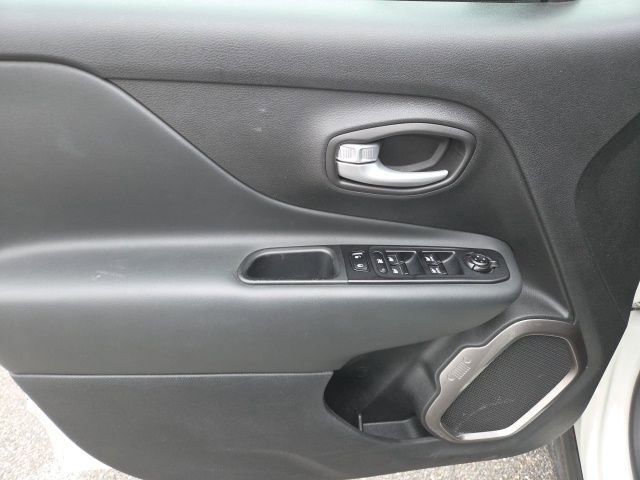 Used 2023 Jeep Renegade Latitude image 14