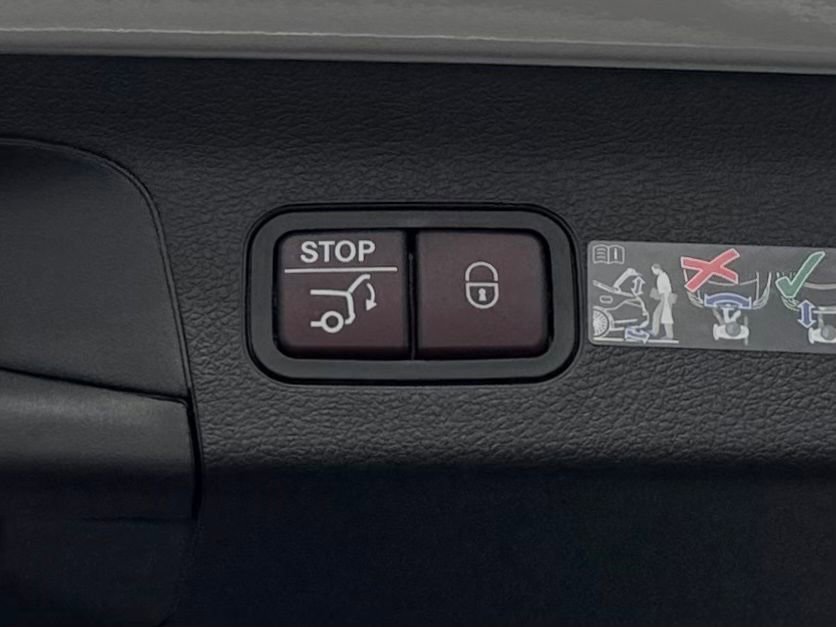 New 2026 Mercedes-Benz GLS 580 4MATIC image 14