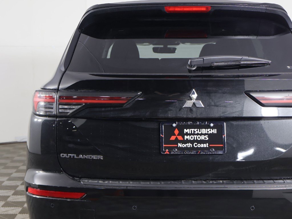 New 2026 Mitsubishi Outlander SE image 18