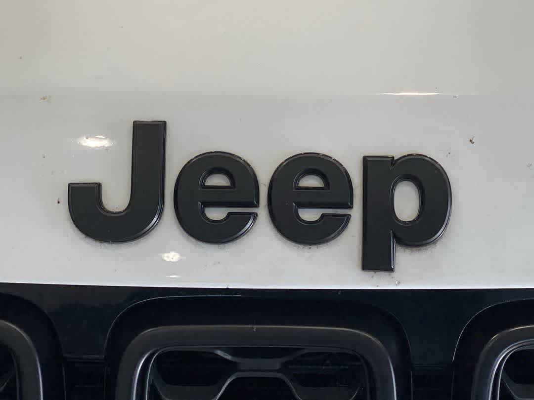 Used 2021 Jeep Grand Cherokee Freedom Edition AWD/4WD image 10