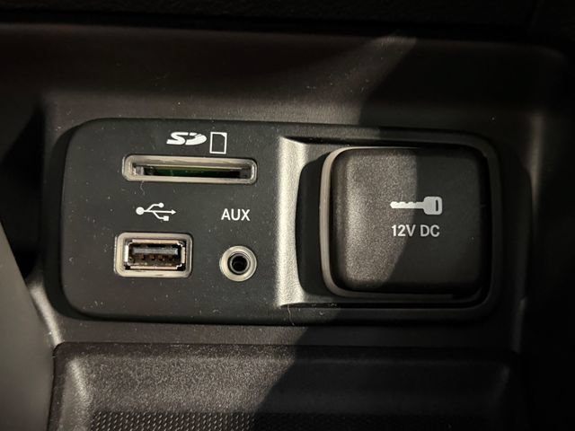 Used 2015 Jeep Cherokee Latitude w/ Comfort/Convenience Group AWD/4WD image 34