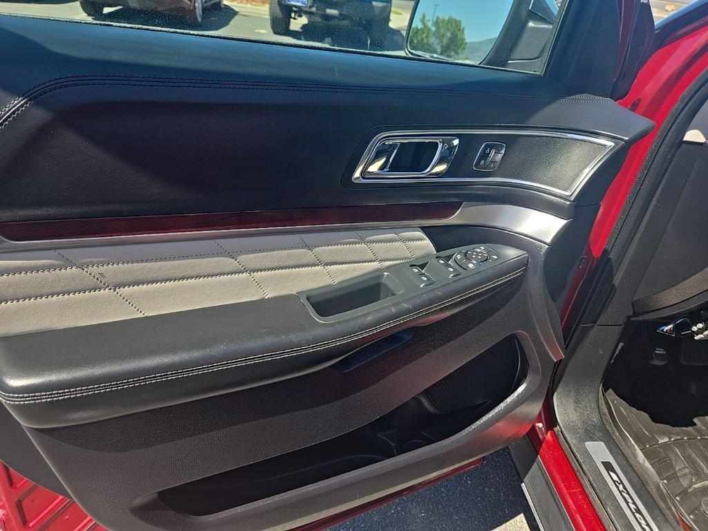 Used 2018 Ford Explorer Platinum AWD/4WD image 9