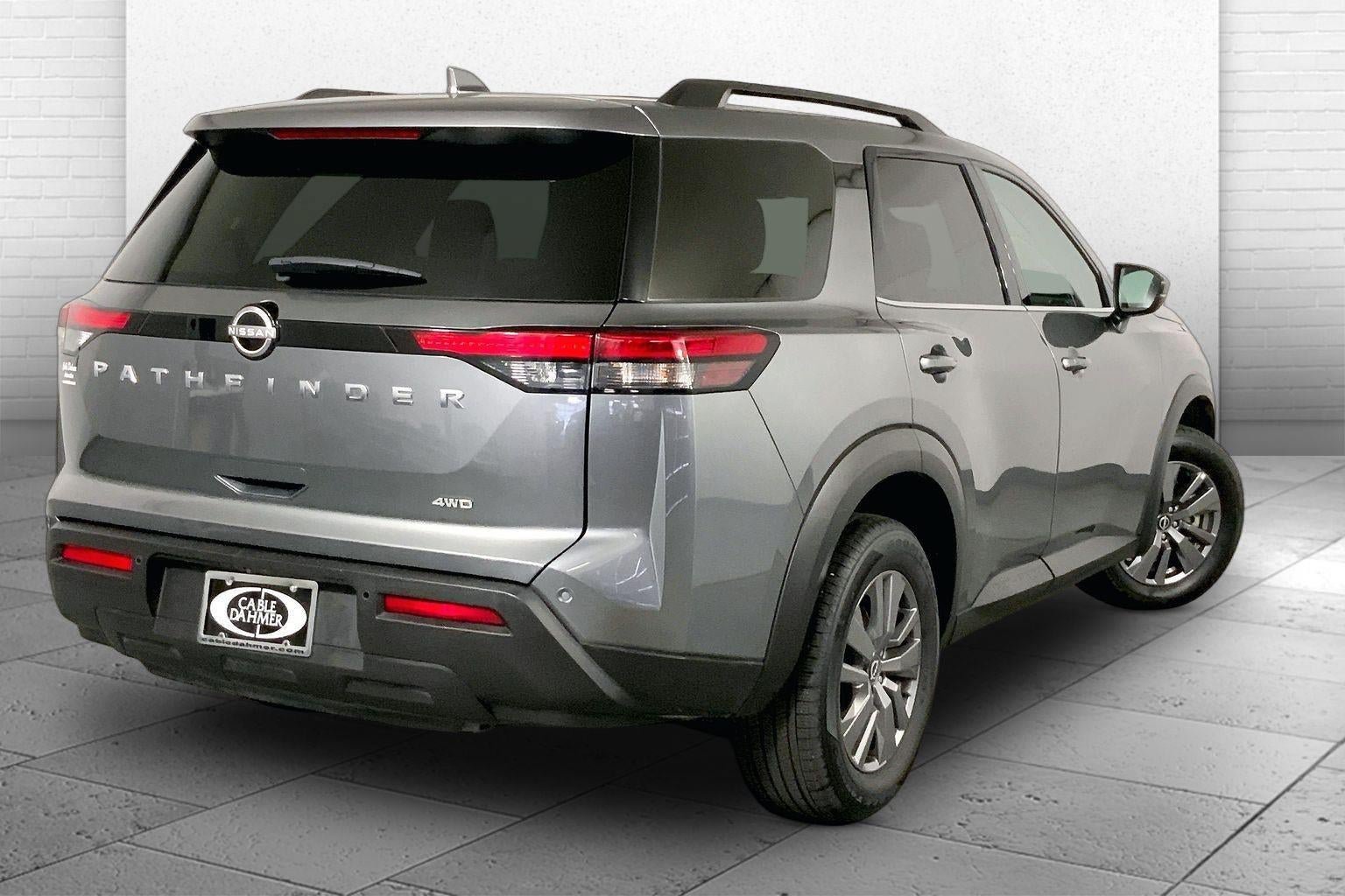 Used 2025 Nissan Pathfinder SV AWD/4WD image 5