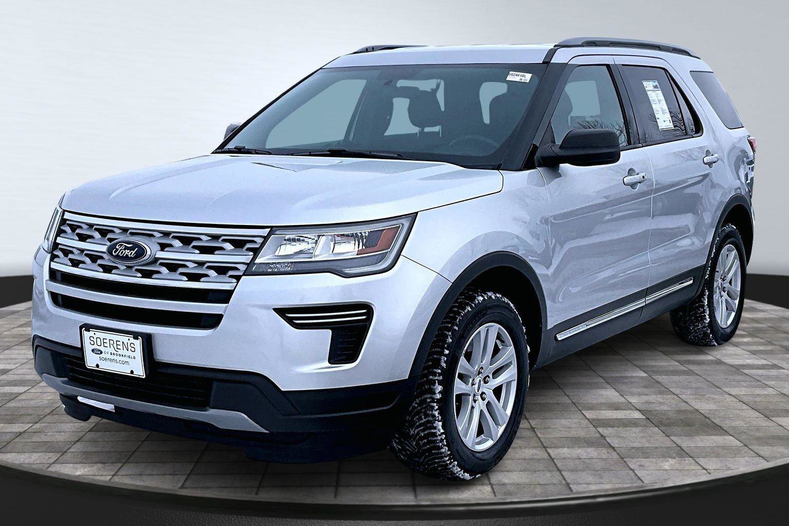 Used 2019 Ford Explorer XLT image 2