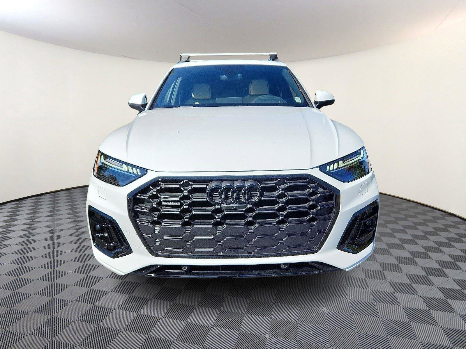 Used 2025 Audi Q5 Prestige w/ Prestige Package image 2