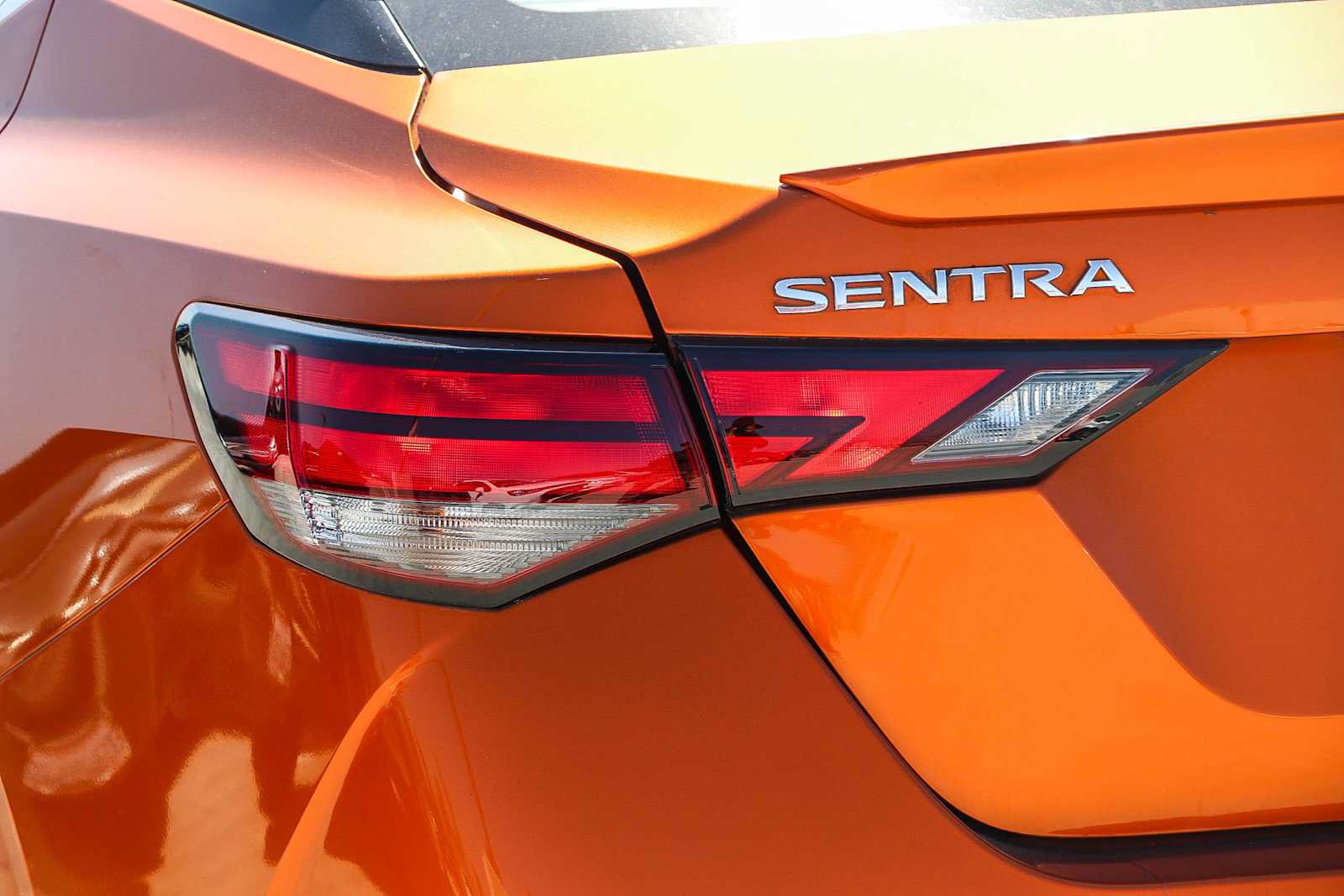 Used 2022 Nissan Sentra SR w/ SR Premium Package FWD image 9
