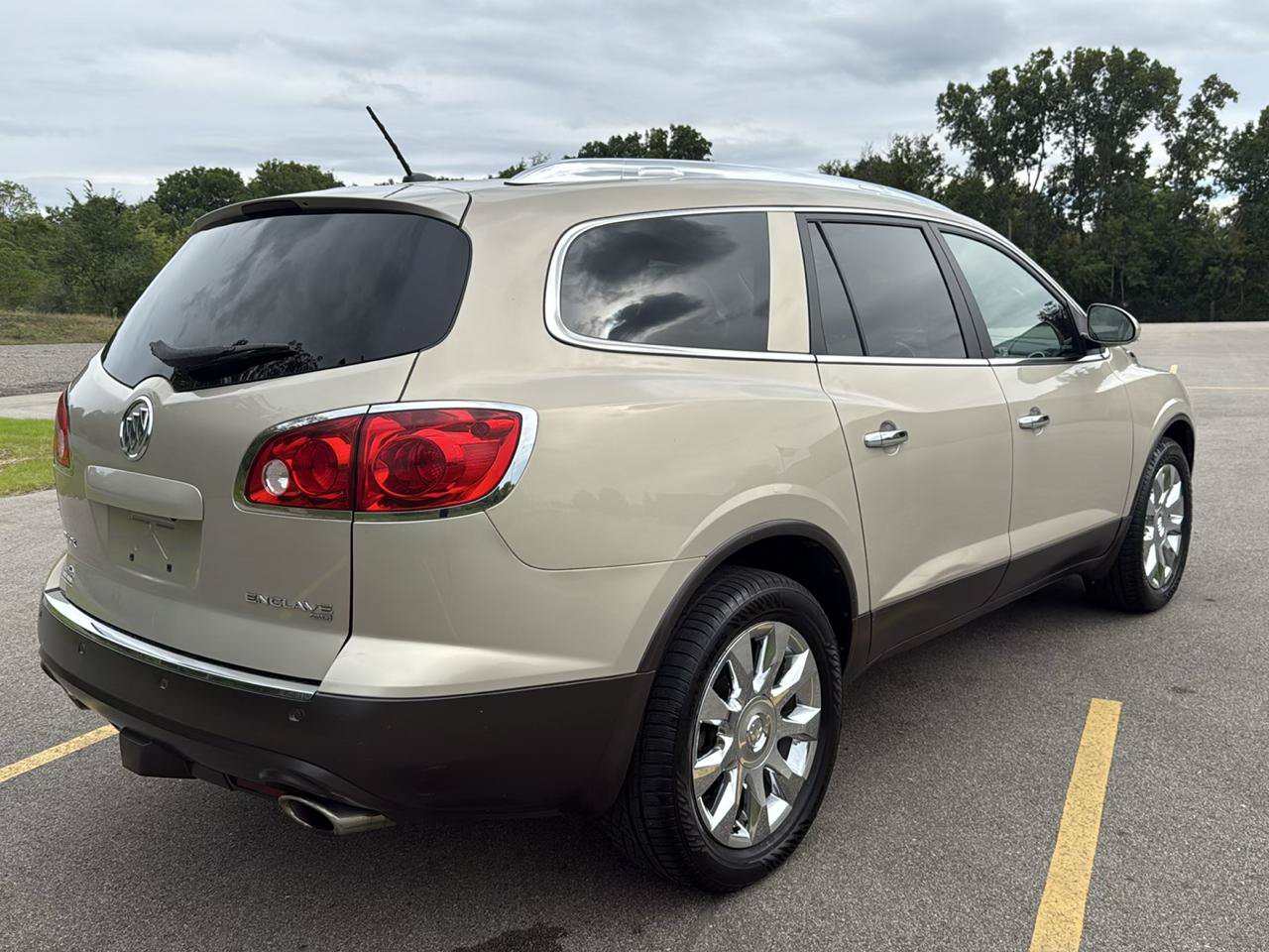Used 2012 Buick Enclave Premium AWD/4WD image 5