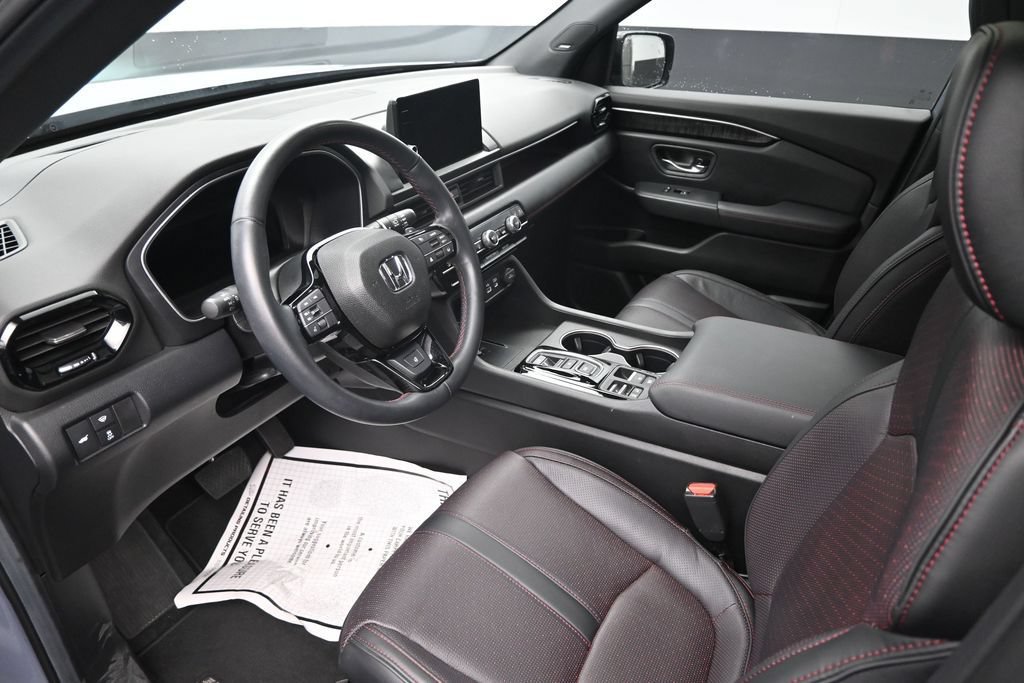 Used 2025 Honda Pilot Black Edition image 15