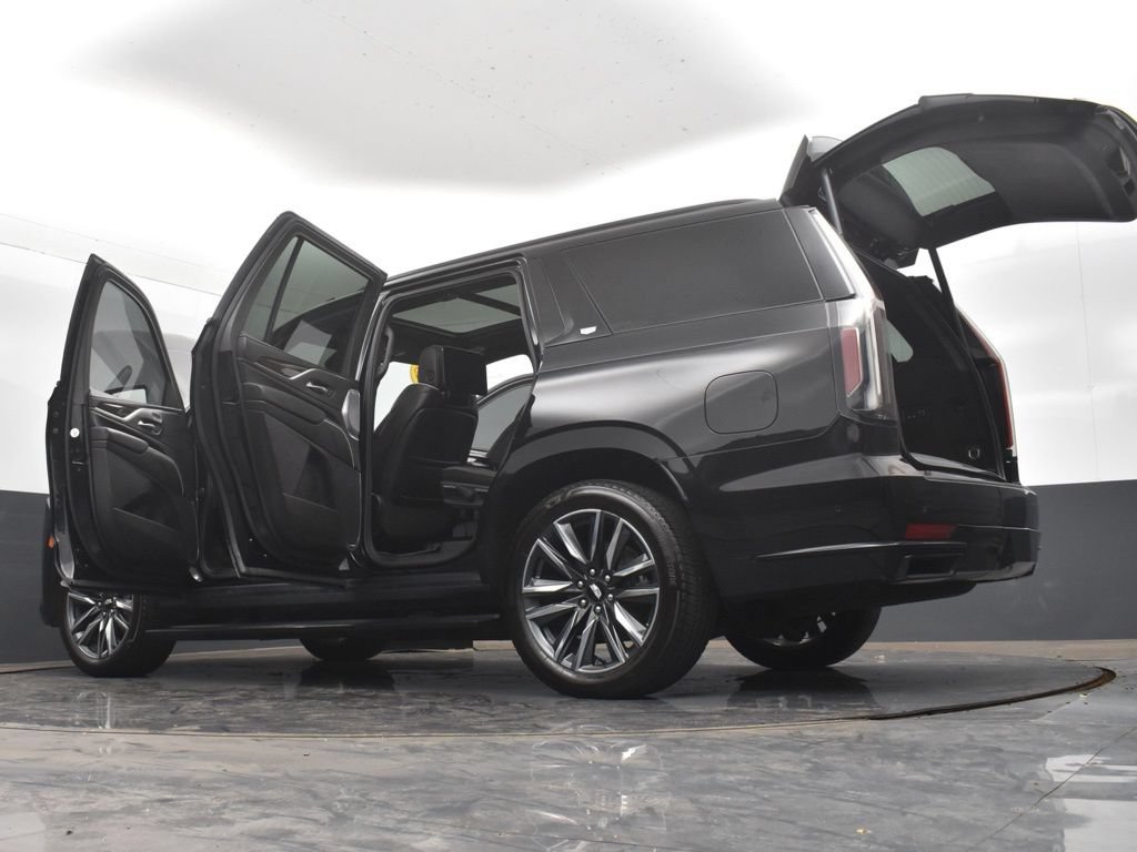 Used 2023 Cadillac Escalade Sport Platinum w/ Heavy-Duty Trailer Package AWD/4WD image 33