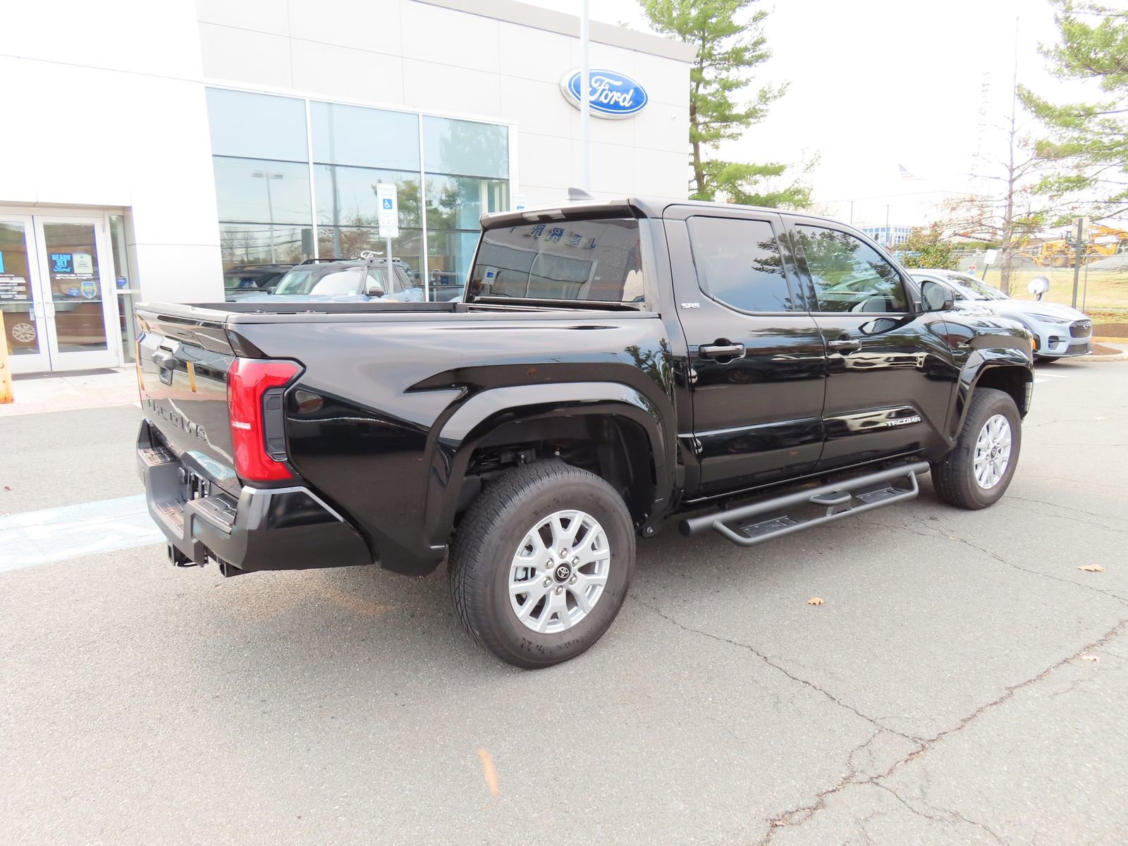 Used 2025 Toyota Tacoma SR5 image 5