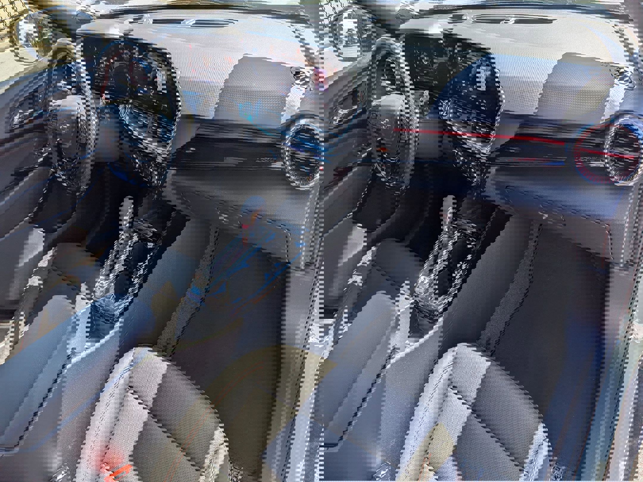 Used 2024 Chevrolet Trax RS w/ Sunroof Package image 35